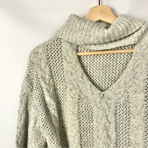 Urban Outfitters UO Chunky Cable Knit V-Neck Cowl Neck Sweater XS - Picture 4 of 4